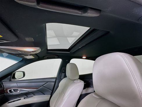 Used 2018 INFINITI Q70 Luxe w/ Sport Package image 23