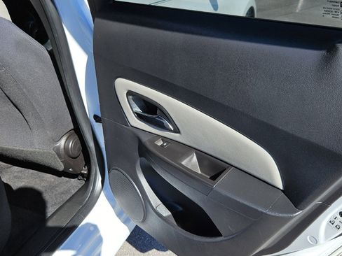 Used 2016 Chevrolet Cruze LS image 13