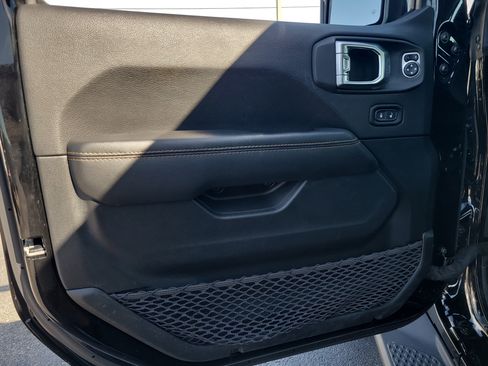 Used 2023 Jeep Gladiator Overland image 14