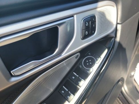 Used 2022 Ford Explorer Platinum w/ Equipment Group 601A image 13