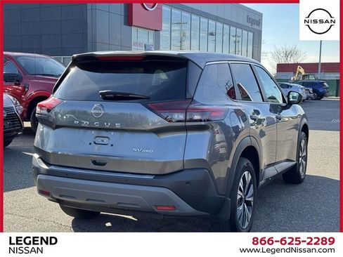 Used 2022 Nissan Rogue SV image 5