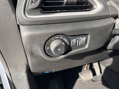 New 2026 Chrysler Pacifica Select image 19