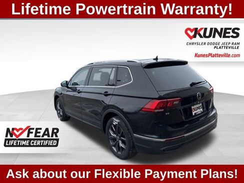 Used 2022 Volkswagen Tiguan SE w/ Panoramic Sunroof Package image 8