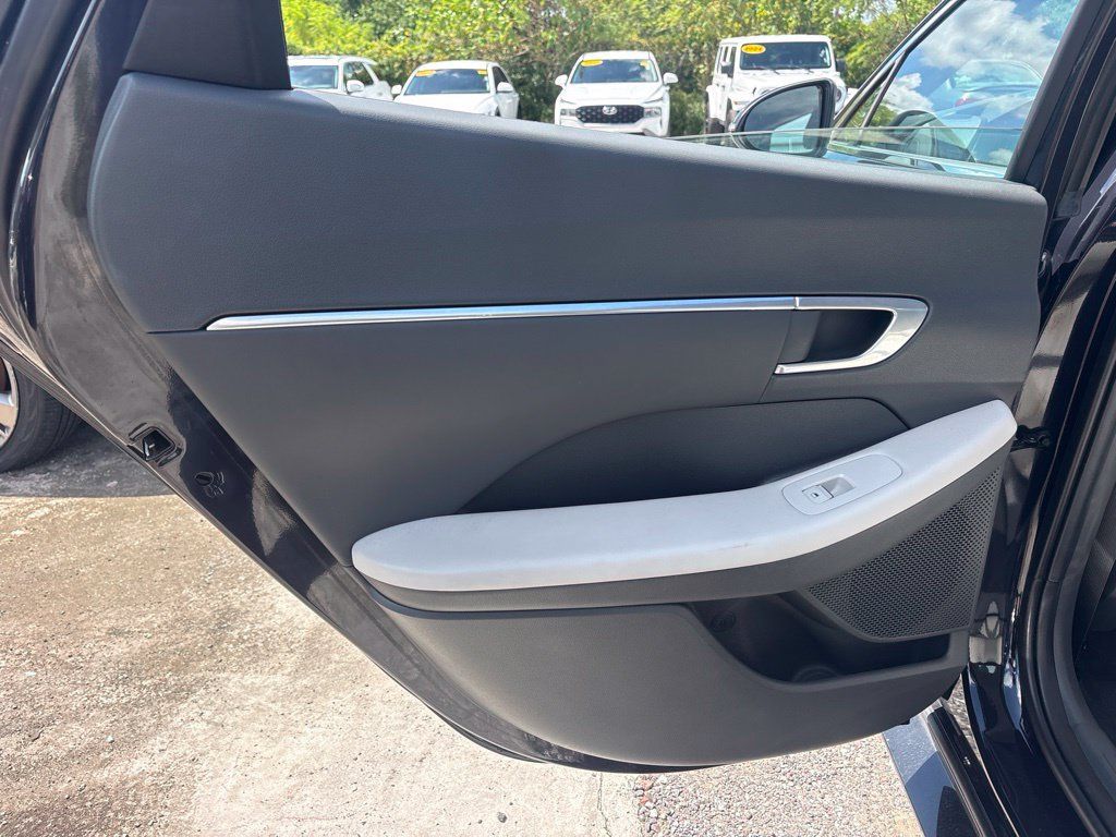 Used 2023 Hyundai Sonata SEL FWD image 12