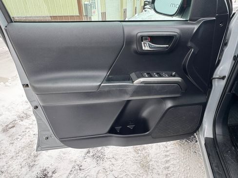 Used 2021 Toyota Tacoma TRD Sport image 10