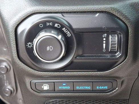 Used 2023 Jeep Wrangler Unlimited Sahara w/ Cold Weather Group AWD/4WD image 27