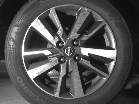 Used 2025 Nissan Versa SV image 15