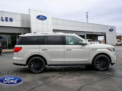 Used 2021 Lincoln Navigator Reserve image 8