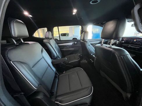 Used 2025 Buick Enclave Preferred image 17