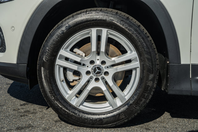 Certified 2023 Mercedes-Benz GLB 250 4MATIC w/ Premium Package image 18