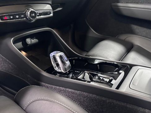 Certified 2025 Volvo XC40 B5 Plus AWD/4WD image 15