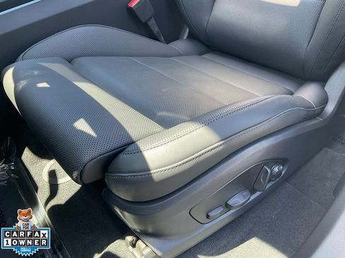 Used 2025 Porsche Macan 4S Electric AWD/4WD image 17