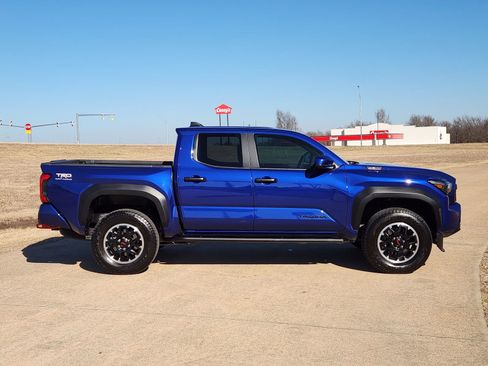 Used 2025 Toyota Tacoma TRD Off-Road image 7