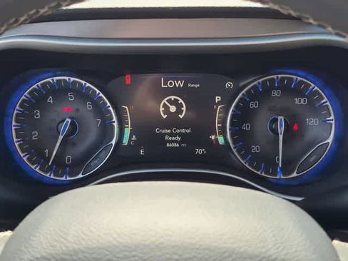 Certified 2022 Chrysler Pacifica Touring-L FWD image 33