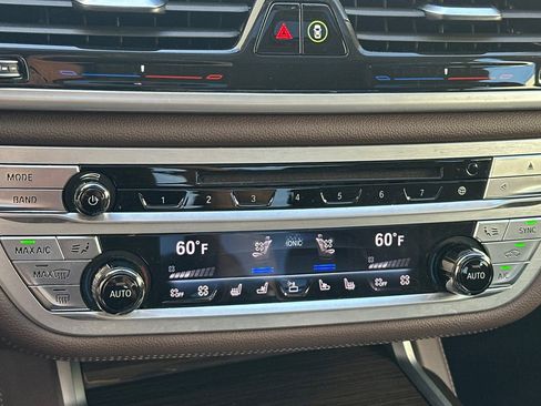 Used 2018 BMW 750i image 22