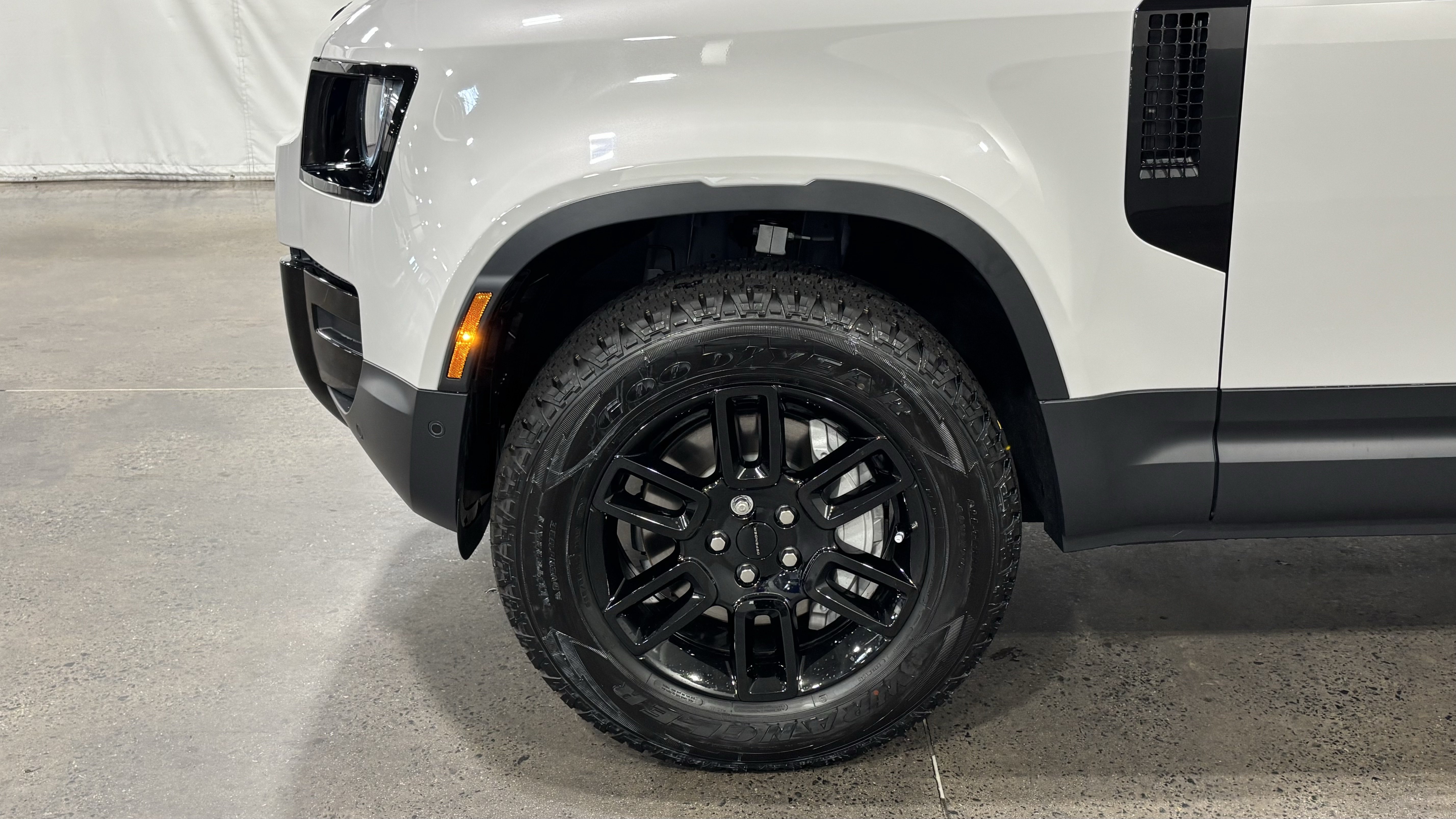 New 2026 Land Rover Defender 110 S AWD/4WD image 10