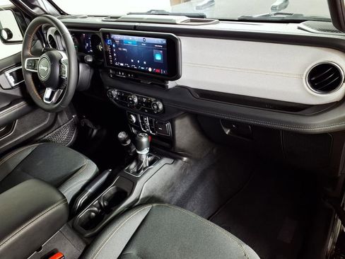Used 2024 Jeep Wrangler Unlimited Sahara AWD/4WD image 13