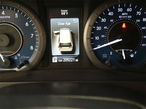 Used 2020 Toyota Sienna LE image 32