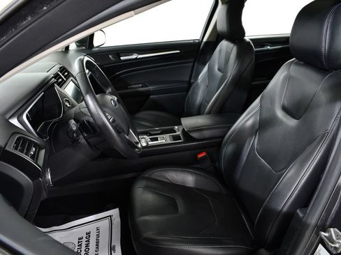 Used 2017 Ford Fusion Titanium FWD image 6