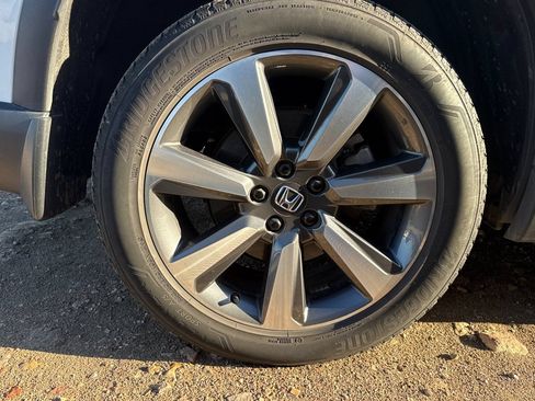 Used 2023 Honda Pilot Elite image 3