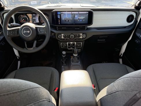 Used 2024 Jeep Gladiator Sport image 13