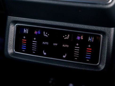 Used 2024 Audi Q8 e-tron Prestige image 30