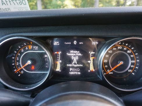Used 2022 Jeep Wrangler Unlimited Sahara w/ Cold Weather Group AWD/4WD image 6