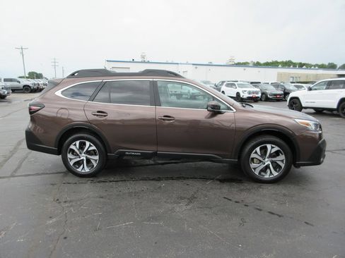 Used 2022 Subaru Outback Limited AWD/4WD image 4