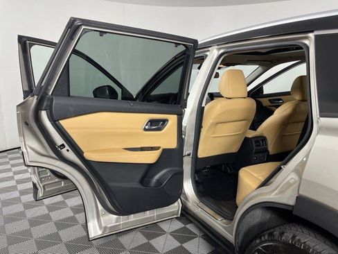 Used 2021 Nissan Rogue Platinum FWD image 37