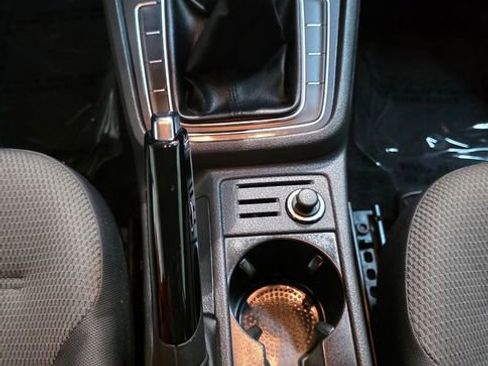 Used 2018 Volkswagen Golf S image 22