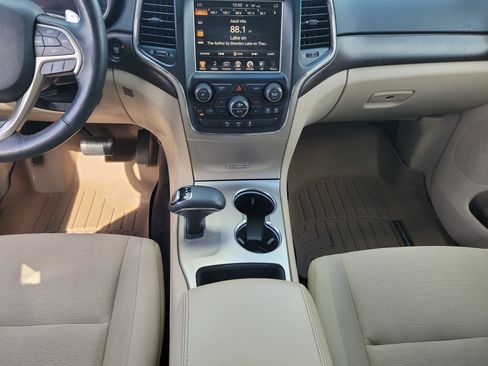 Used 2015 Jeep Grand Cherokee Laredo w/ Quick Order Package 23E AWD/4WD image 17