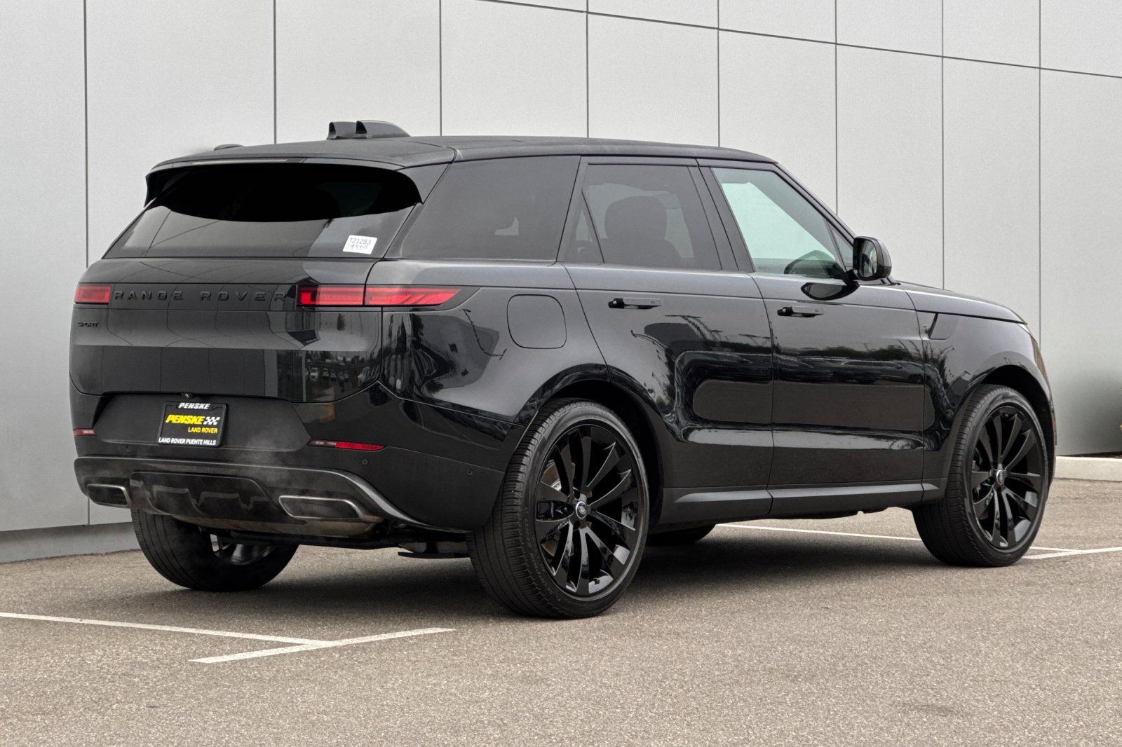 Used 2024 Land Rover Range Rover Sport SE AWD/4WD image 5