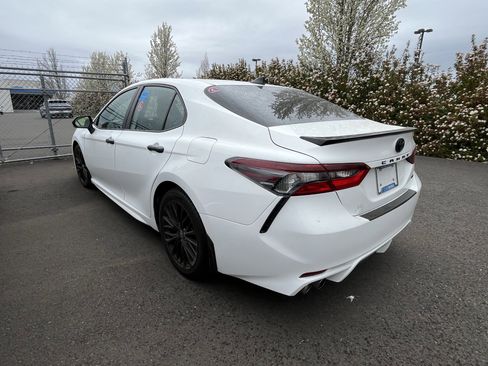 Used 2022 Toyota Camry SE image 2