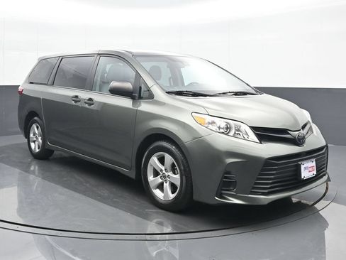 Used 2020 Toyota Sienna L FWD image 9