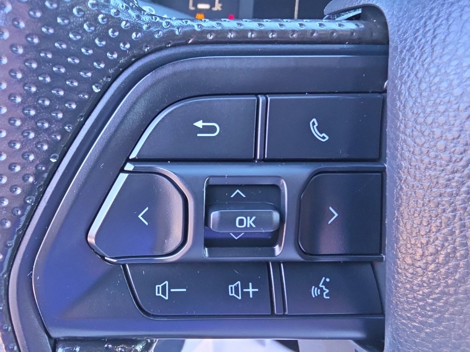 Used 2025 Toyota Tacoma SR AWD/4WD image 12