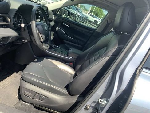 Used 2022 Toyota Highlander XLE FWD image 18
