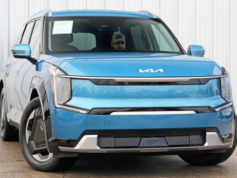 Used 2024 Kia EV9 Land image 4