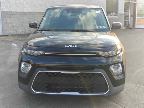 Used 2022 Kia Soul LX image 2