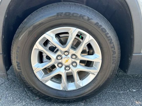 Used 2021 Chevrolet Traverse LS FWD image 12