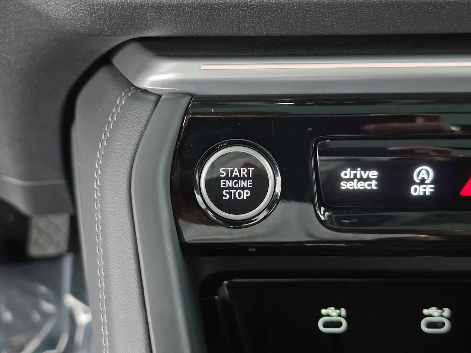 Used 2025 Audi Q5 Premium Plus w/ Premium Plus AWD/4WD image 30