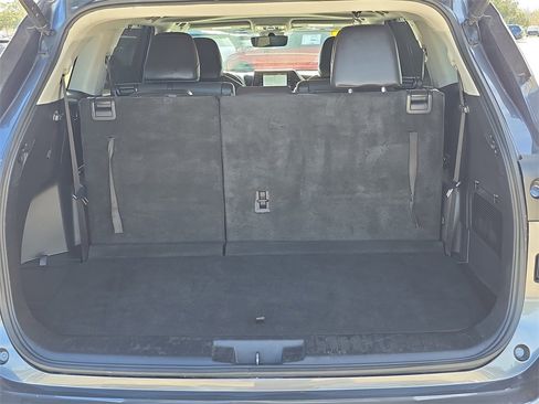 Used 2021 Toyota Highlander XLE image 12