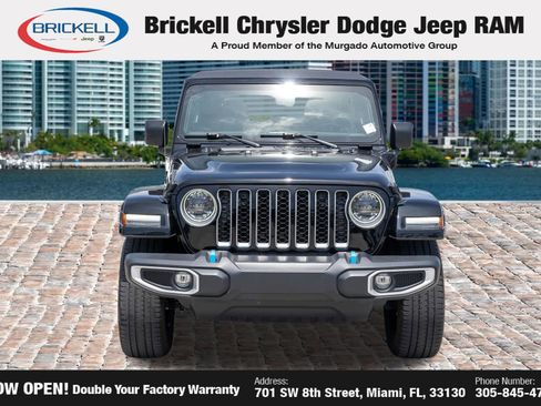 Used 2023 Jeep Wrangler Unlimited Sahara w/ Cold Weather Group AWD/4WD image 2
