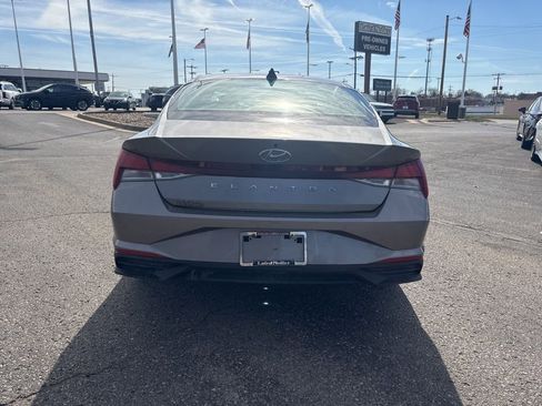 Used 2023 Hyundai Elantra SEL w/ Convenience Package image 6