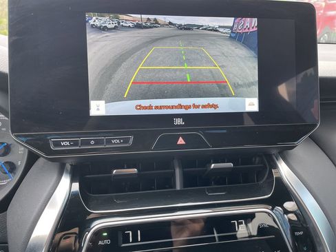 Used 2023 Toyota Venza XLE AWD/4WD image 19