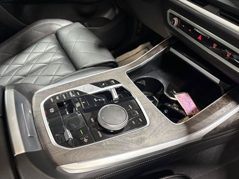 Used 2024 BMW X7 xDrive40i w/ Premium Package AWD/4WD image 6