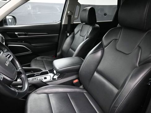 Used 2025 Kia Telluride S FWD image 13