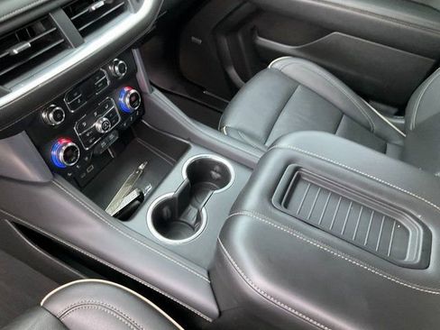 Used 2022 GMC Yukon XL SLT w/ SLT Premium Package image 15