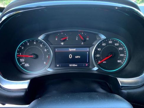 Used 2023 Chevrolet Traverse LT image 10