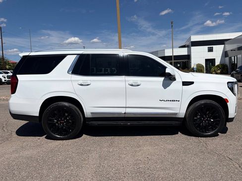 Used 2024 GMC Yukon SLT w/ SLT Premium Package AWD/4WD image 4