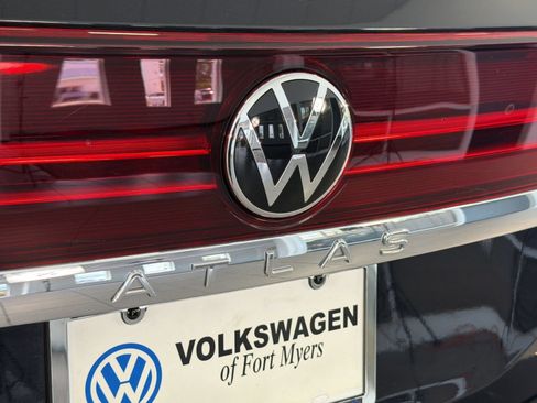 Used 2024 Volkswagen Atlas SE FWD image 33